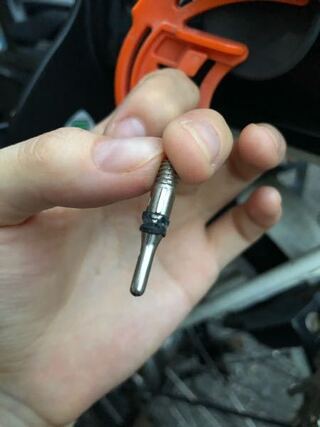 自転車の虫ゴムなのですが これは劣化していますか タイヤから空気が抜け Yahoo 知恵袋