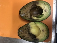 たった今アボカドを切ったら写真のように黒ずんでいたのですが 食べても大丈夫な Yahoo 知恵袋