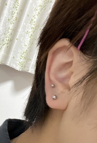 ピアス開けたんですけど 位置どうですか もう少し下の方が良かったですかね Yahoo 知恵袋