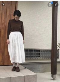 白いフレアスカートにこげ茶のトップスに合うカーディガンを教えてください Yahoo 知恵袋