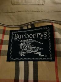 バーバリーこれは偽物タグでしょうか ネットで検索しても Burberry Yahoo 知恵袋
