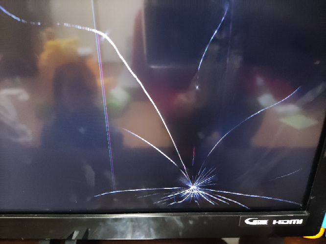 FUNAIの液晶カラーテレビがこのようになってしまいました。 - 硬いもの 