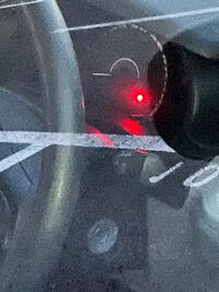 車のこの赤いランプなんの意味か分かりますか 外からロックしたらついたの Yahoo 知恵袋