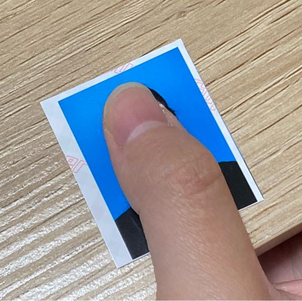 TOEIC受験票の写真についてです。 - 規定では白or薄い色とな 