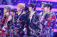 この防弾少年団のような北欧っぽい柄のカーディガンってなんていう名前 Yahoo 知恵袋