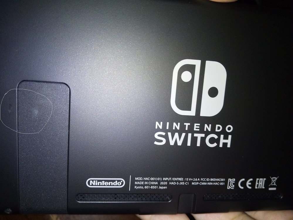 NintendoSwitch本体の背面に傷がついてしまいました直す方法は NintendoSwitch本体の背面に傷がついてしまいました直す方法は