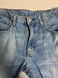 デニムのチャックが開いてるように見える 写真のように買った時からチャ Yahoo 知恵袋