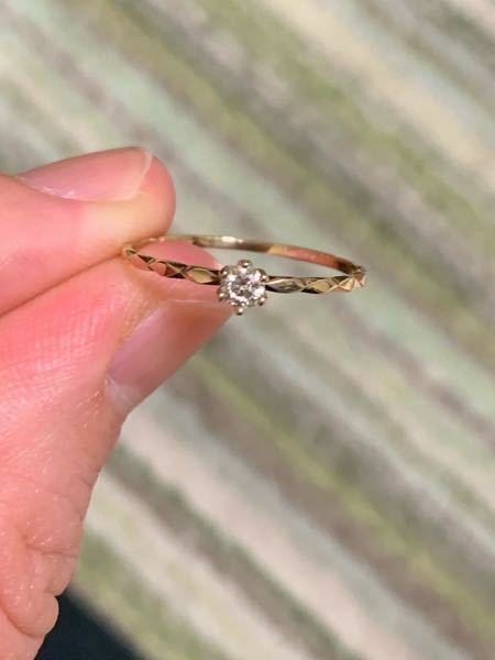 0.1ctの一粒ダイヤの指輪… - 35歳でこの指輪、していて恥ずかしく