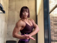 運動や筋トレしてない男性が この女性と喧嘩したらボコボコにされます Yahoo 知恵袋