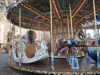 遊園地のメリーゴーランドは馬に乗りますか 馬車に乗りますか Yahoo 知恵袋