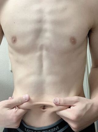 掴めているのは脂肪ですか皮ですか 男子で身長173cm体重6 Yahoo 知恵袋