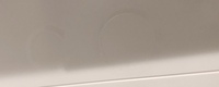 吸盤の跡について

洗面台に吸盤をつけっぱなしにしていたら透明の跡が残ってしまいました。
触ってみると少し段差があります。 カリカリしても取れそうにありません。
取る方法はあるのでしょうか…

写真分かりづらくてすみません。