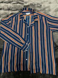 このシャツを着るとしたら皆さんはどのようにされますか 古着柄シャツコー Yahoo 知恵袋