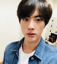Bts ジン君の写真を求めています 私はジン君の可愛いなと思う画像を集 Yahoo 知恵袋