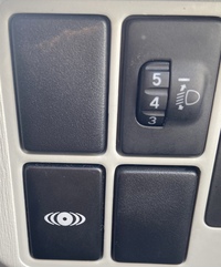 車のこのボタンのマークの意味はなんですか 押してみましょう Yahoo 知恵袋