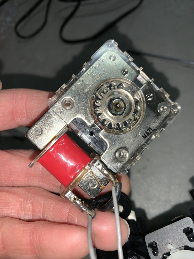 かなり古いSEIKOのパタパタ時計なんですが動かないので分解した