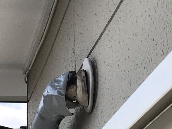 エアコンのダクト穴ですが 中古の戸建てを購入したらこんな感じになってま Yahoo 知恵袋
