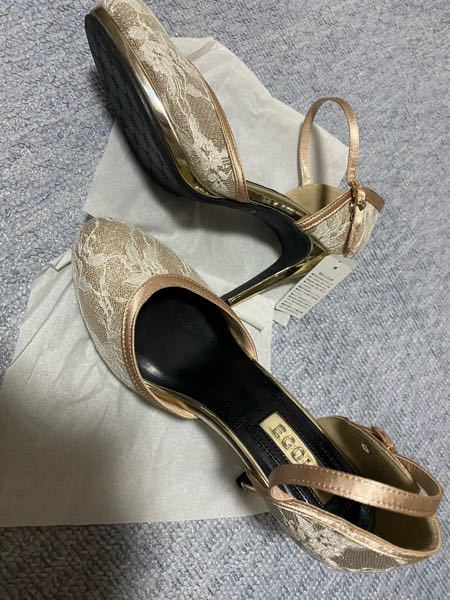 結婚式のドレス靴について ドレスなんですが 鮮やかな水色ではなく 少しくすん Yahoo 知恵袋