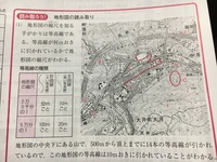 中学生地理 地形図について 写真右側の地形図の縮尺は2万5千分の1 Yahoo 知恵袋