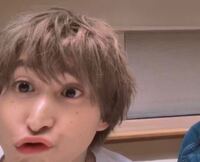 この写真のsnowman佐久間大介くんはyoutubeのチャンネル Yahoo 知恵袋