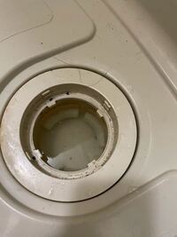 画像はユニットバスのトイレとバスの間にあるものです これを排水溝だと思 Yahoo 知恵袋