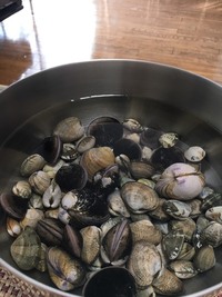 この貝の種類はなんでしょうか アサリとバカガイはなんとなく分かるんですが Yahoo 知恵袋