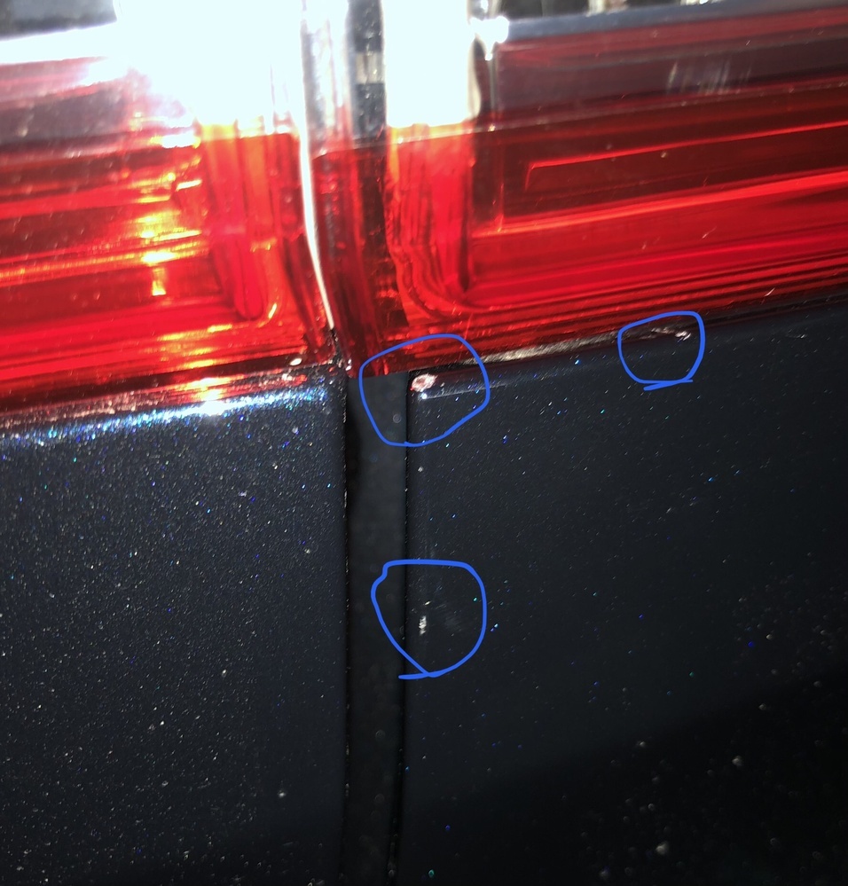 新車購入後１週間の車に傷 左右テールランプ付近 をつけてしまいました わりと Yahoo 知恵袋