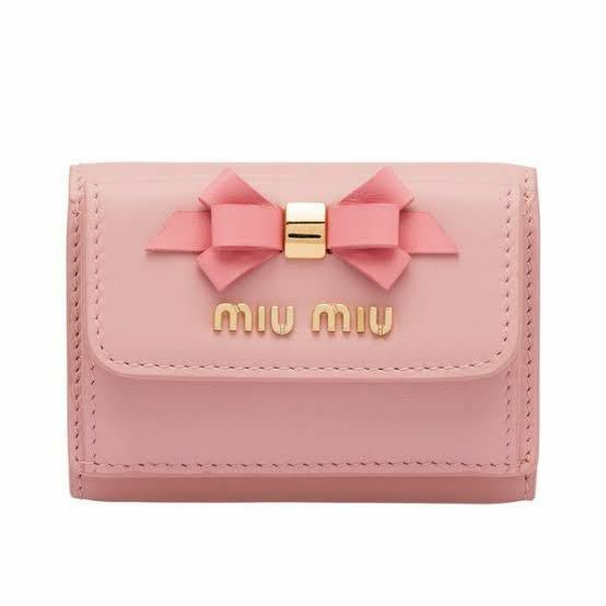 MIUMIUのこちらのお財布はもう廃盤になってしまったのでしょうか
