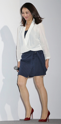 小泉今日子さん もうこのファッションは少しばかり無理がある年齢です Yahoo 知恵袋