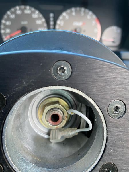 ステアリングを外す際、六角のねじ山が舐めてしまいました。サイズは3で合っていたはずですがどうすればいいですか？ お金はあまり使いたくありません、、、