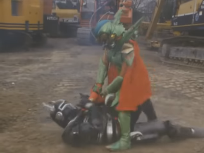 カマキリの鎌に似た2本の剣でクワガ テントウを攻撃する昆虫剣士ミ Yahoo 知恵袋