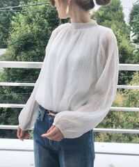 この前写真のブラウスをかいました よく薄めのピンクやブルーのカ Yahoo 知恵袋