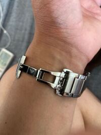 腕時計がはずれません 至急お願いします 腕時計のはずし方がわかりません Yahoo 知恵袋