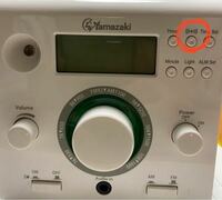 エコキューブラジオの、この赤い丸をつけたボタンはなんですか？押して 