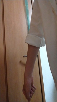 ワイシャツの腕まくりってこんな感じですか あとネクタイした方がいい Yahoo 知恵袋