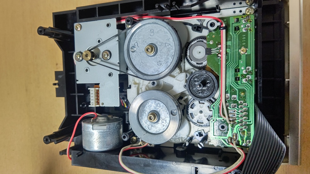 サンスイカセットデッキD-α7のベルト交換をしたいのですが、どこに