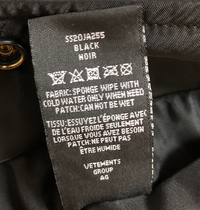 衣服に詳しい方に質問です このタグがよく読めないのですが この服はどう言うふ Yahoo 知恵袋