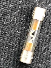 車カーシガーソケットのヒューズなどについて 写真のようにヒューズ切れを Yahoo 知恵袋