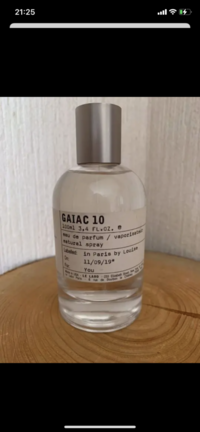 メルカリでよくルラボのgaiac10の香水でこの日付の物を見かけるのですが、偽物ですか？ 