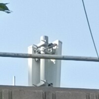 携帯基地局のアンテナに詳しい方これは何処のキャリアですか サー Yahoo 知恵袋
