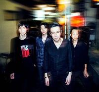 このアー写のチバユウスケさんが着ている服の名前 服の種類 を教えて Yahoo 知恵袋