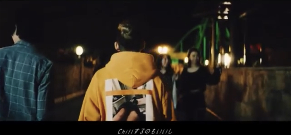 清水翔太さんのsorryというpvで着ているこのオレンジのパーカー Yahoo 知恵袋