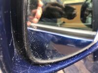 車の後部のワイパーの根元の部分に蜘蛛の巣ができていて １度ﾃｯｼｭで拭い取った Yahoo 知恵袋