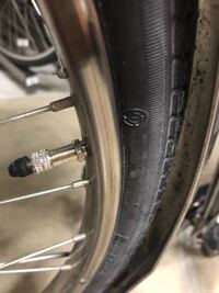 自転車 後ろのタイヤ ガタガタ 食い込み