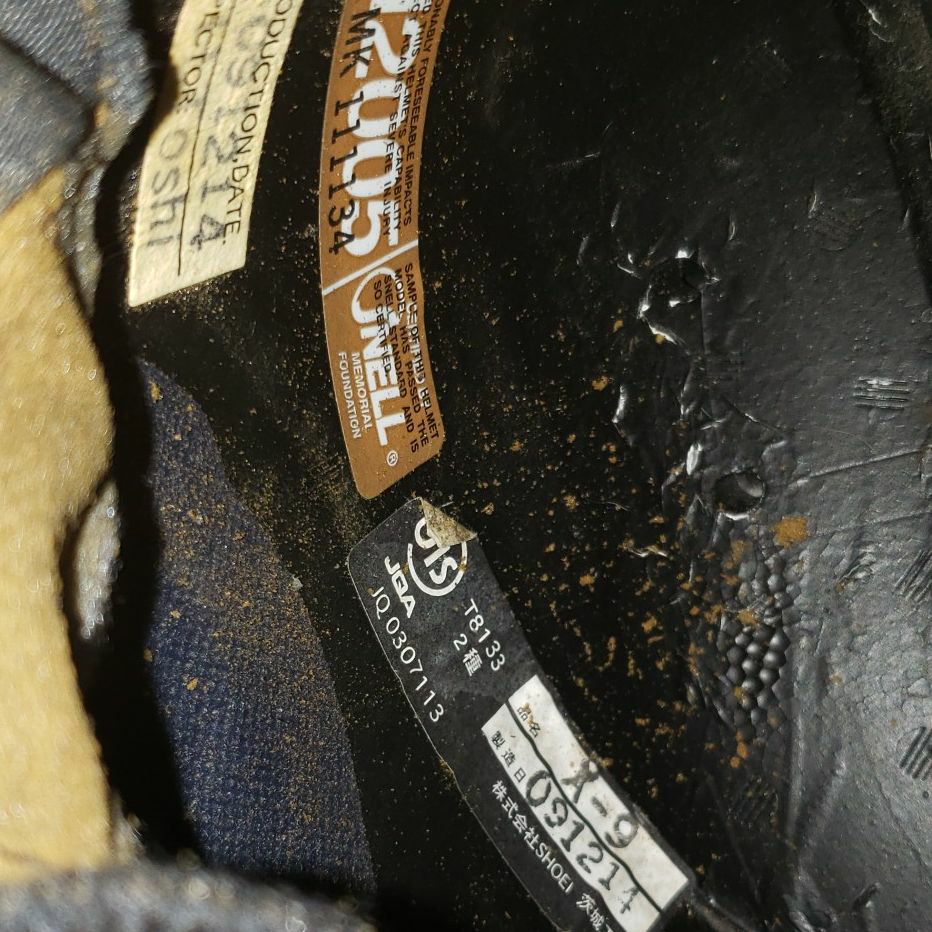 ヘルメットのサイズはどこに書いてますか？ショウエイのヘルメットです 