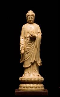 この仏像は誰でしょうか 如来像の判別は 手の印や 持ち物で判 Yahoo 知恵袋