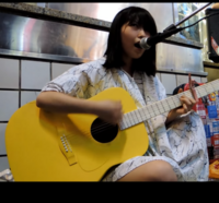 酸欠少女さユり　ライブtシャツ　グッズ　Lサイズ　ギター柄　黄色 酸欠少女さユり ライブtシャツ グッズ Lサイズ ギター柄 黄色 グレー