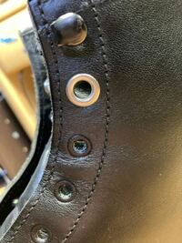 ブーツなのですが、今内径6mmのハトメが打ってある穴に、内径5mmのハトメを打つことは出来るでしょうか。よろしくお願いします。素材は厚めの革です。 