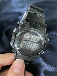ダイソーで以前購入したこのデジタル腕時計のアラーム音の消し方教えて Yahoo 知恵袋
