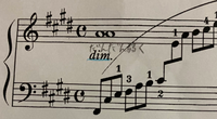 アラベスク第1番 ／ ドビュッシーの楽譜です
写真のト音記号の音符がラの所に全音符がふたつあるのですが、これはどういうことですか？
ちなみにプリント楽譜で原曲を購入しました。 